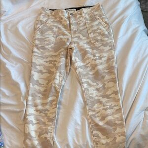 Knox Rose women’s Tan & Cream Camo Cargo Pants